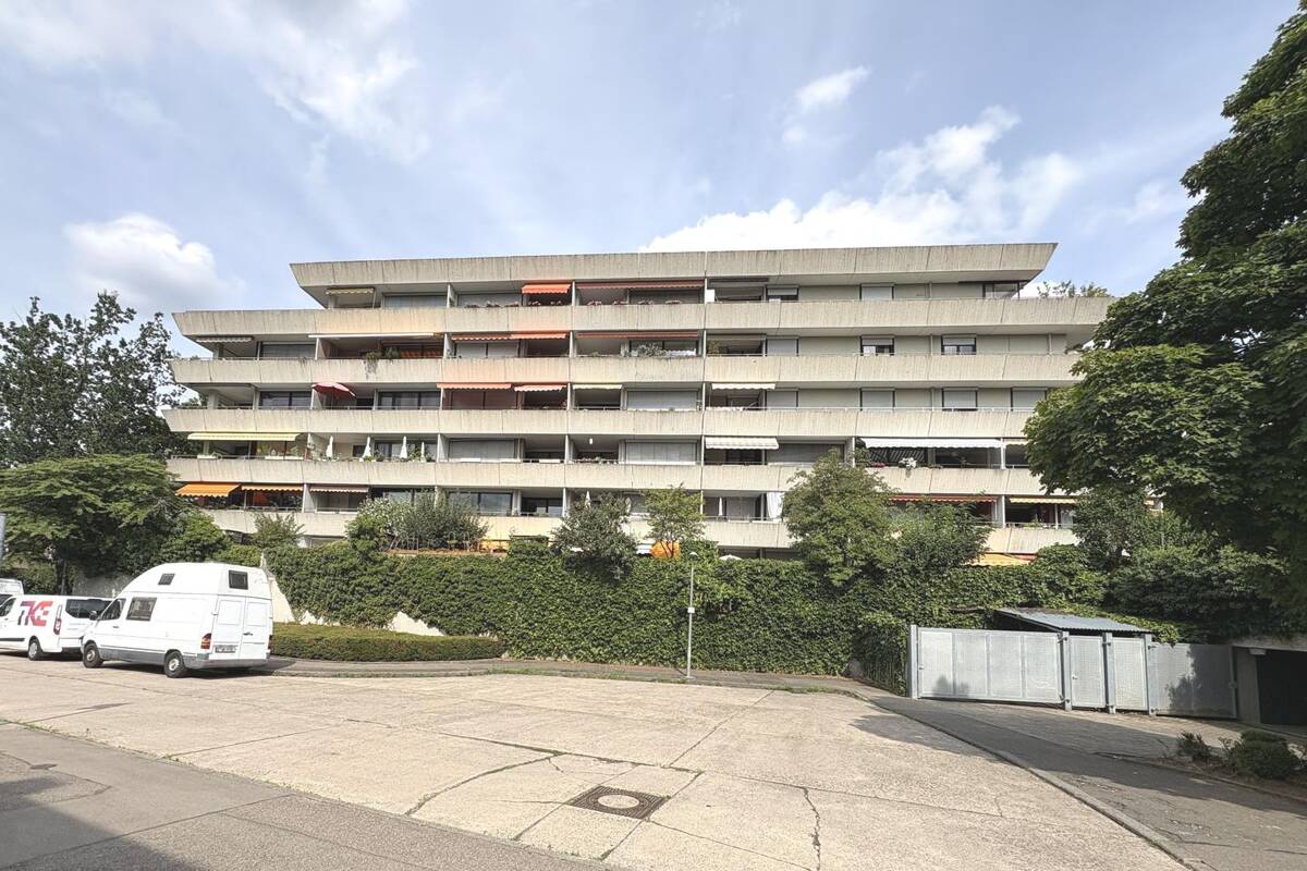 4 ½-Zimmer-Wohnung im MFH, mit Aufzug und Stellplatz vor dem Haus – 70619 Stuttgart – Bild 1 von 4