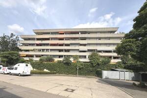 4 ½-Zimmer-Wohnung im MFH, mit Aufzug und Stellplatz vor dem Haus