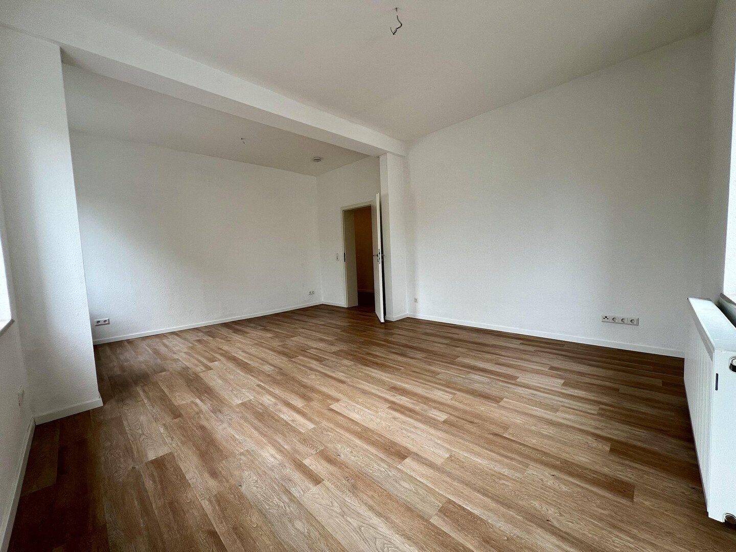 Große 4-R-Wohnung | EBK | großes WoZi | Balkon | 2 Bäder – Leipzig – Vorschaubild 2