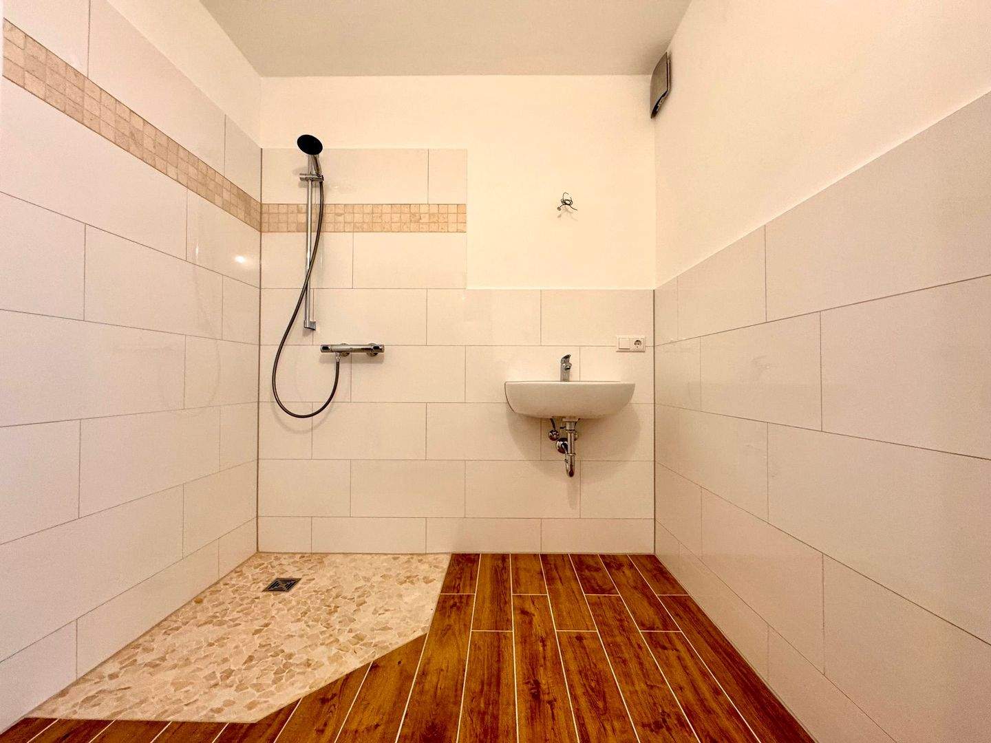 Sehr schöne und frisch renovierte Wohnung in Hamburg-Eidelstedt steht zu vermieten ! – Hamburg – Vorschaubild 5