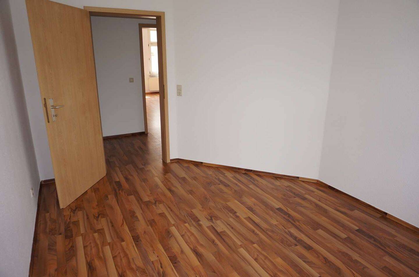 2. OG / Balkon und Laminat / EBK inkl. - frei ab 1.8.26 – Chemnitz – Vorschaubild 7