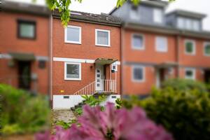 Großzügiges Reihenmittelhaus mit Terrasse, Garten und Garage im beliebten Stadtteil Horn-Lehe – 28357 Bremen – Vorschaubild 2