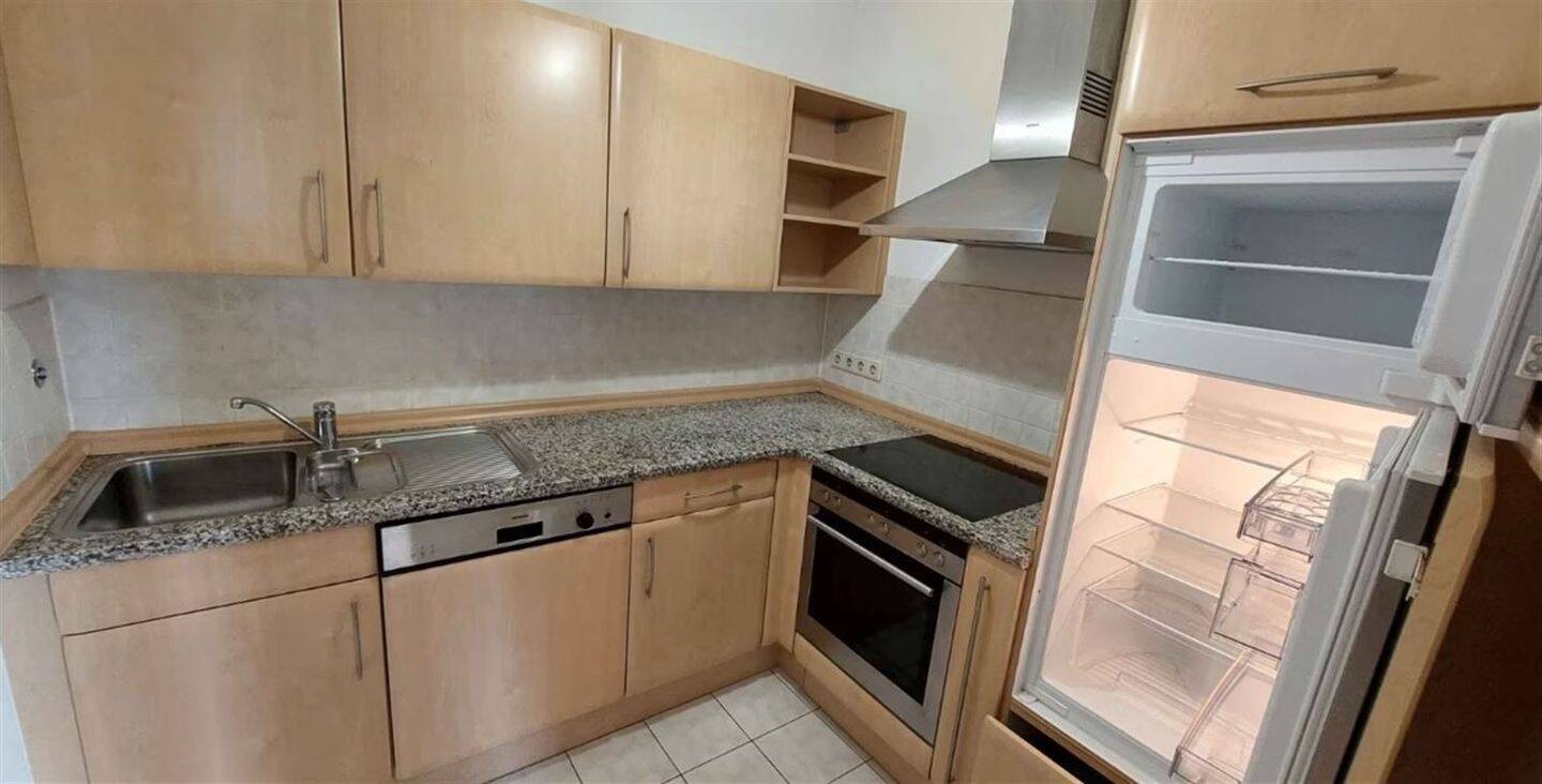 Großzügige und vermietete 2-Zimmer mit Wannenbad, Balkon, Aufzug, Tiefgarage und EBK – Chemnitz – Bild 1 von 9
