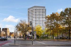 Weitblick über Hamburg: Sanierte 2-Zimmer-Wohnung mit Loggia und Garagenstellplatz auf St. Pauli – 20359 Hamburg – Vorschaubild 2
