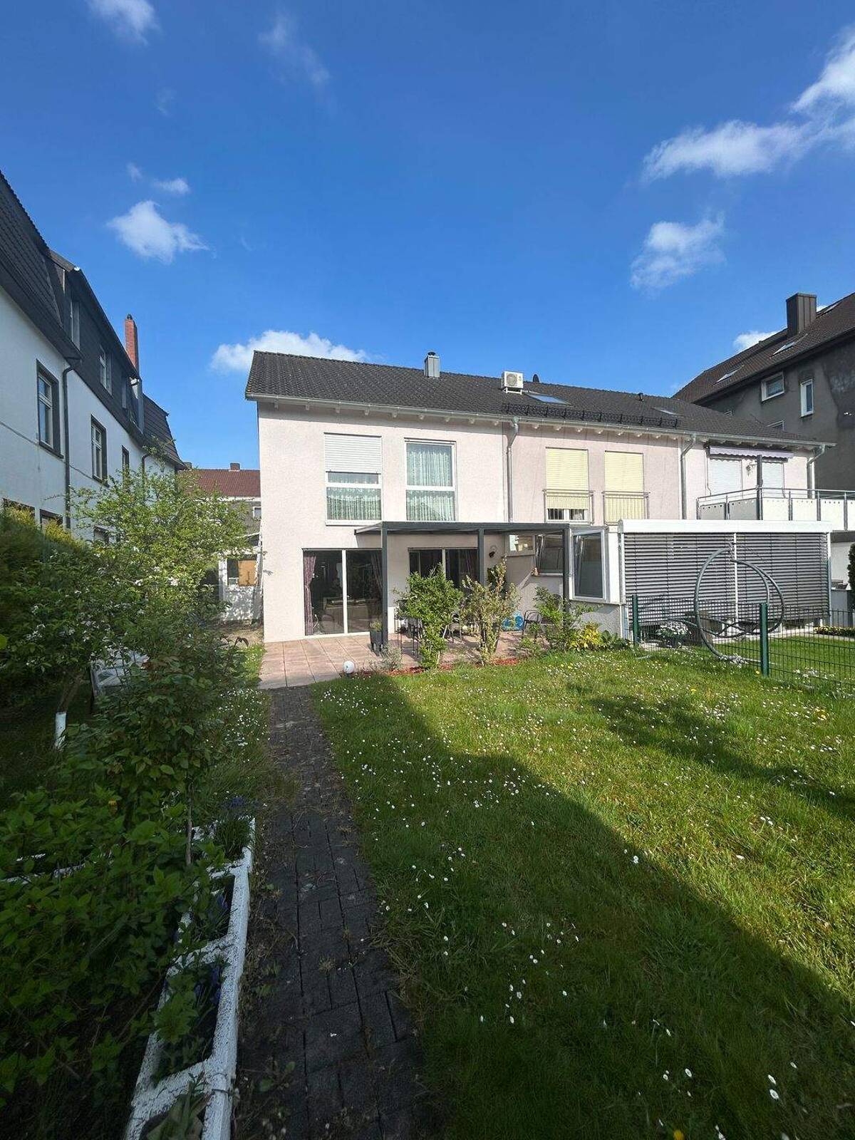 Gemütliches Reihenendhaus in toller Lage von Bielefeld. – 33609 Bielefeld – Bild 1 von 9