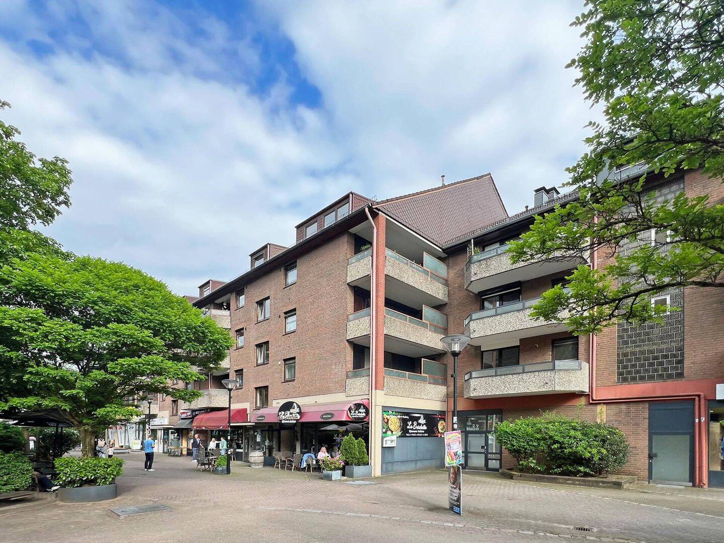 Urbanes Wohnen im lebendigen, grünen Zentrum von Niendorf mit zwei Balkonen & TG-Stellplatz