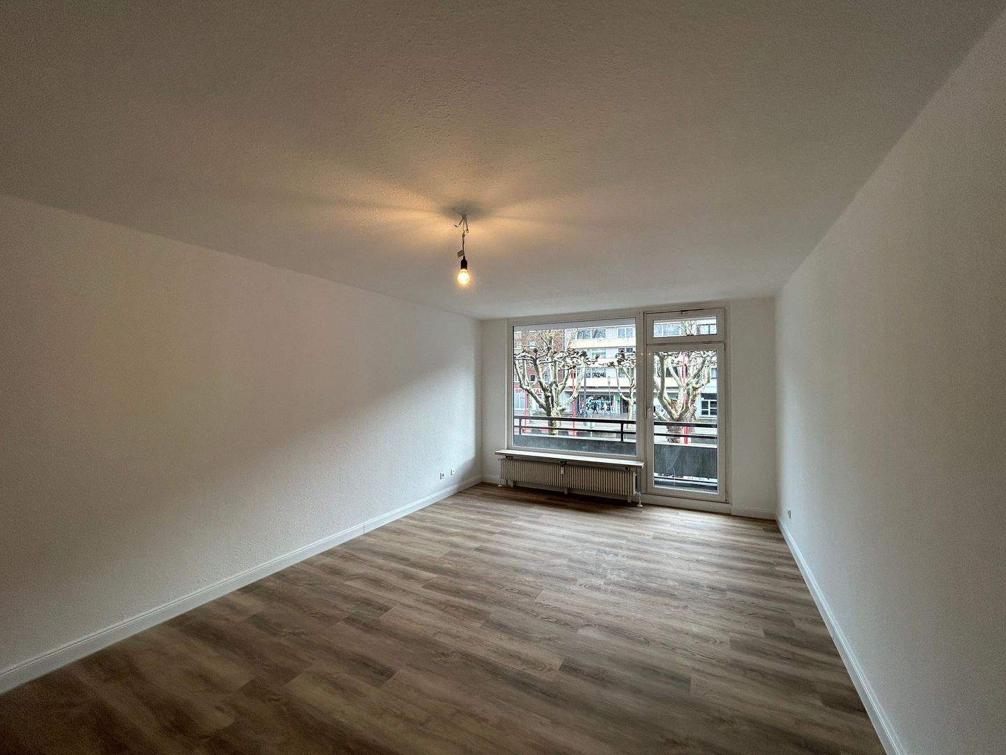 OB-City! Renovierte 2-Zi-Whg mit Balkon in zentraler Lage