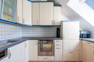 Lichtdurchflutete 4-Zimmer-DG-Wohnung mit Süd-Dachterrasse und neuer Hybrid-Wärmepumpenheizung – 81475 München – Vorschaubild 9