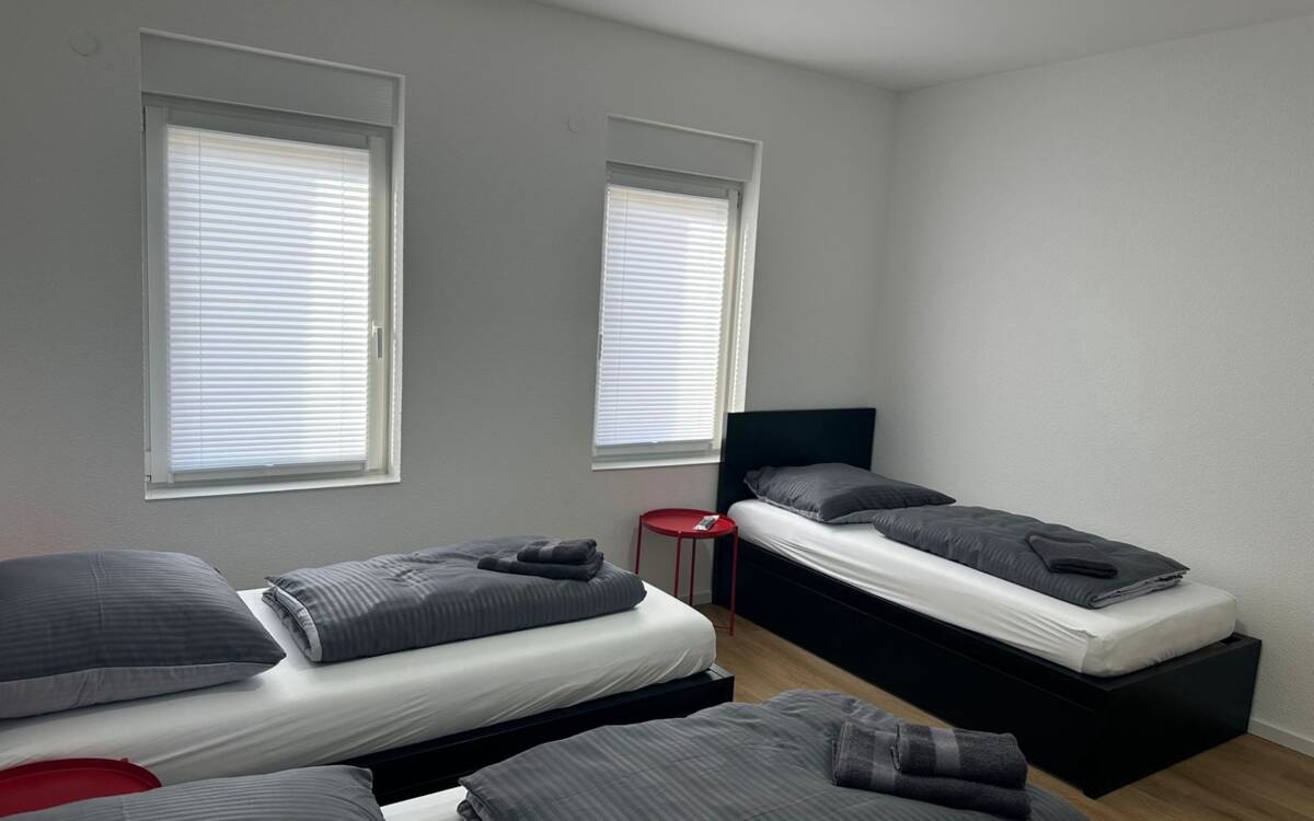 Möbliertes Zimmer, Auf Zeit & WG in Stuttgart ab 1 Monat flexibel mieten – 70329 Stuttgart – Bild 1 von 9