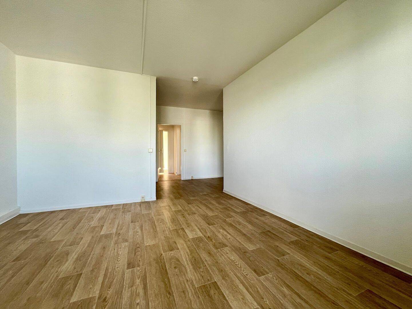 Viel Platz zum Leben: Gepflegte Wohnung mit Balkon und Nähe zu Einkauf & Freizeit – Chemnitz – Vorschaubild 8