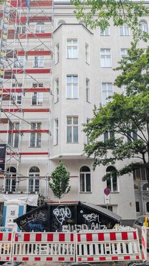 HOMESK - Sanierte 2-Zimmer-Altbauwohnung mit Balkon in Moabit – 10557 Berlin – Vorschaubild 2