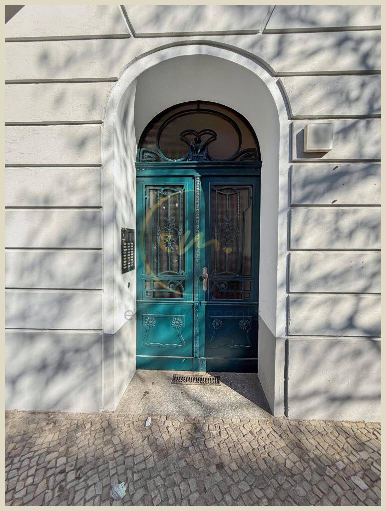 Nähe Mediaspree: Helle, moderne 2-Zimmer-Altbauwohnung mit Westbalkon, mögliche Bruttorendite 4,10 % – Berlin – Vorschaubild 8