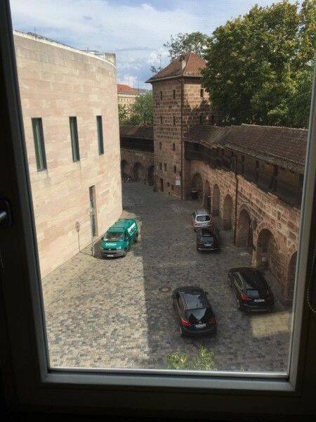 Geräumige 1-Zimmerwohnung in der Altstadt - Direkt beim Neuen Museum – Nürnberg – Vorschaubild 2