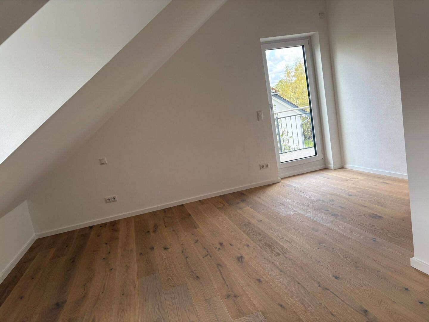 3 Zimmer Dachgeschosswohnung mit Süd/West Balkon – München – Vorschaubild 9