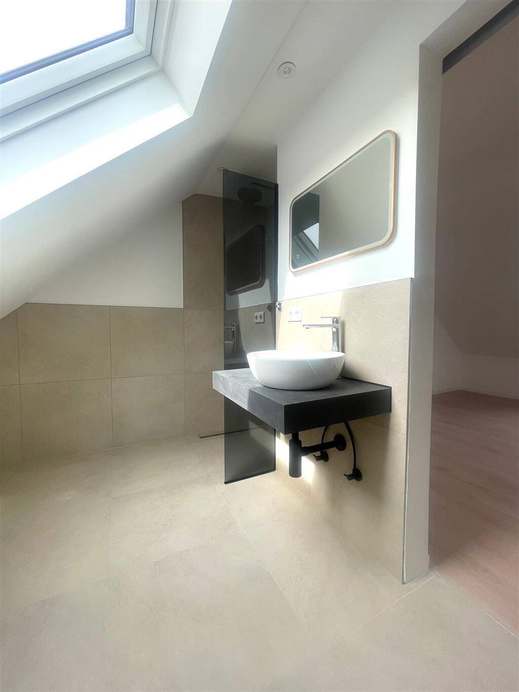 Elegante hochwertige Dachgeschosswohnung mit 2 großen Balkonen – Nürnberg – Vorschaubild 6