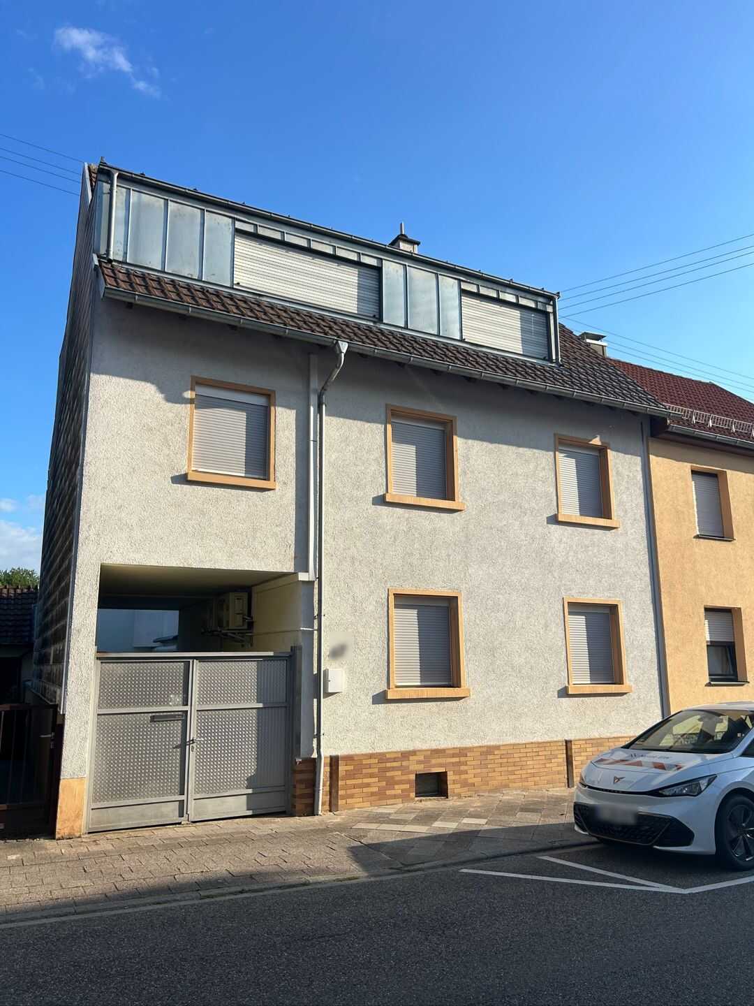 Zweifamilien - Mehrgenerationenhaus in überragender Lage von Karlsruhe-Knielingen