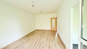 Familien willkommen: günstige 3-Zimmerwohnung mit Balkon und Aufzug! – 1239 Dresden – Vorschaubild 4