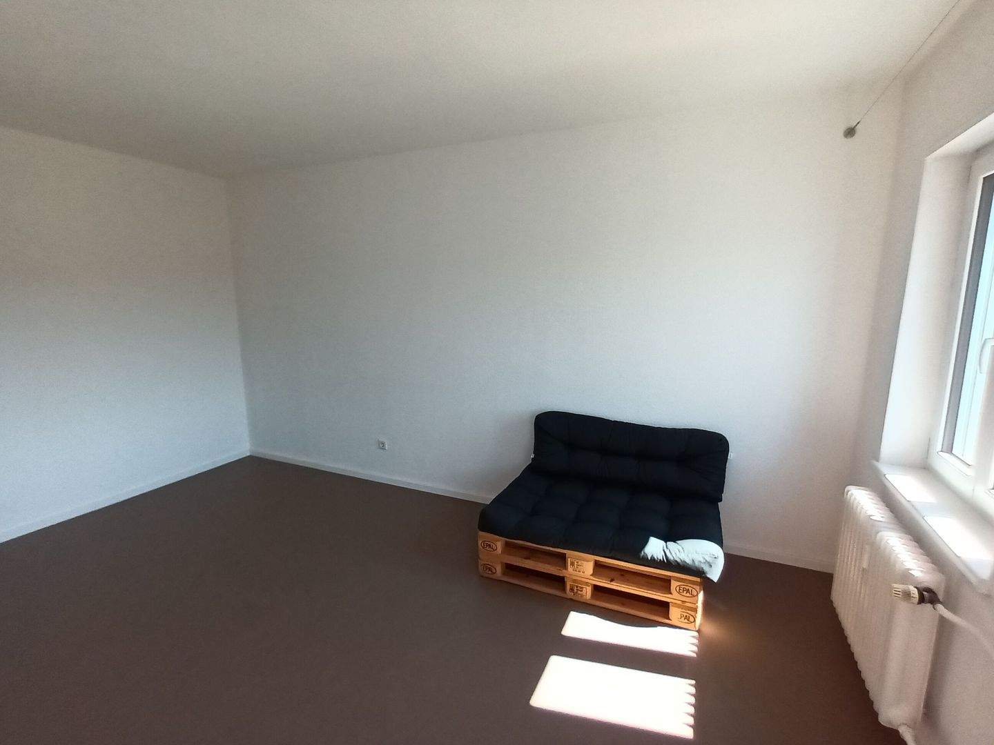 Top 1-Zimmerwohnung mit modernem Duschbad in 2022 saniert - ab 01.08.2026 verfügbar - Nähe Cramer-Klett-Park und Campus gelegen – Nürnberg – Vorschaubild 4