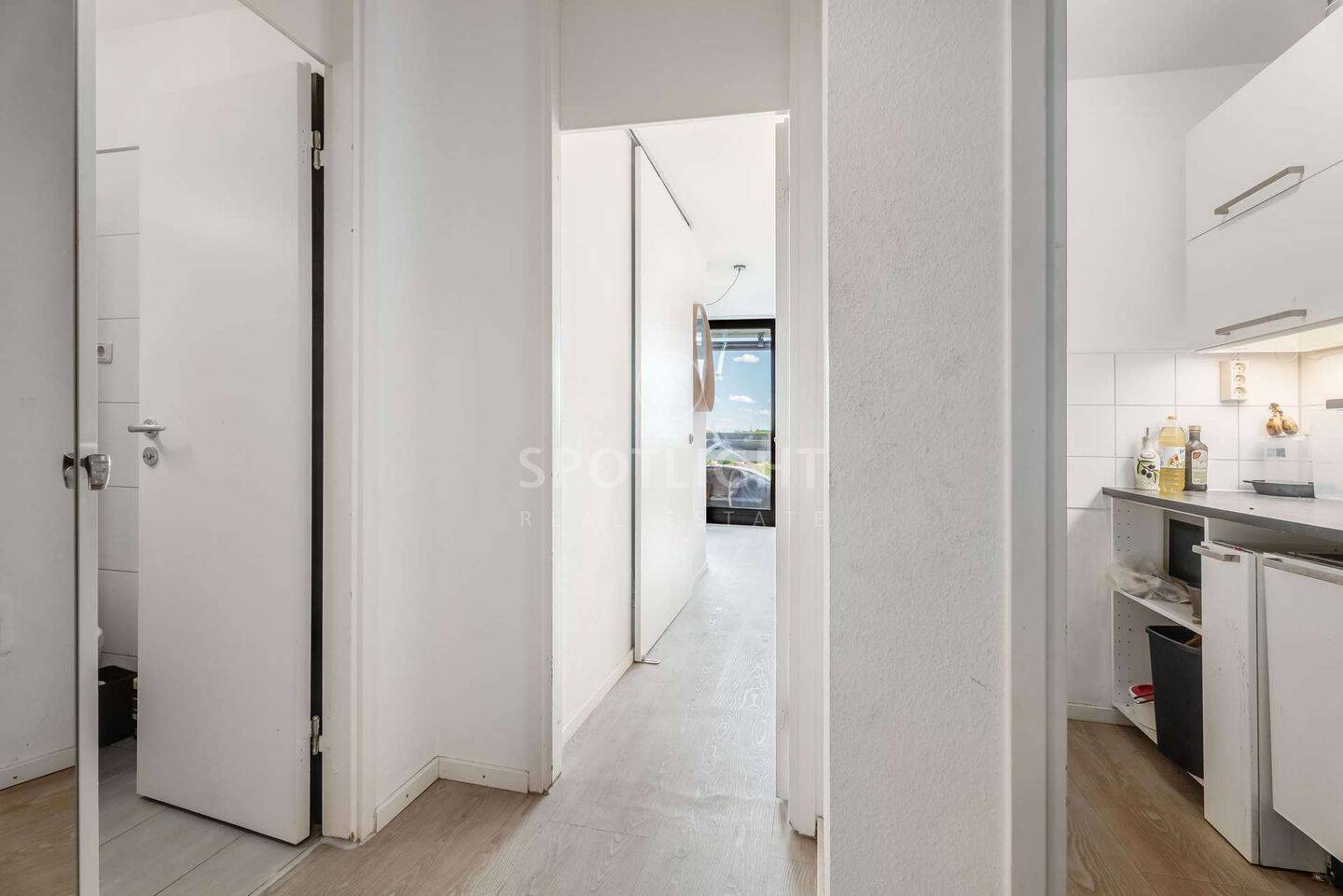 1,5-Zimmer-Wohnung auf Erbpacht - über den Dächern Münchens mit Südbalkon & Alpenblick direkt an U6 – München – Vorschaubild 3