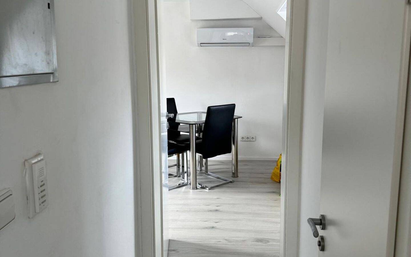 Wohnen auf Zeit mieten in Karlsruhe - möblierte 2-Zimmer-Wohnung buchen – Karlsruhe – Vorschaubild 6