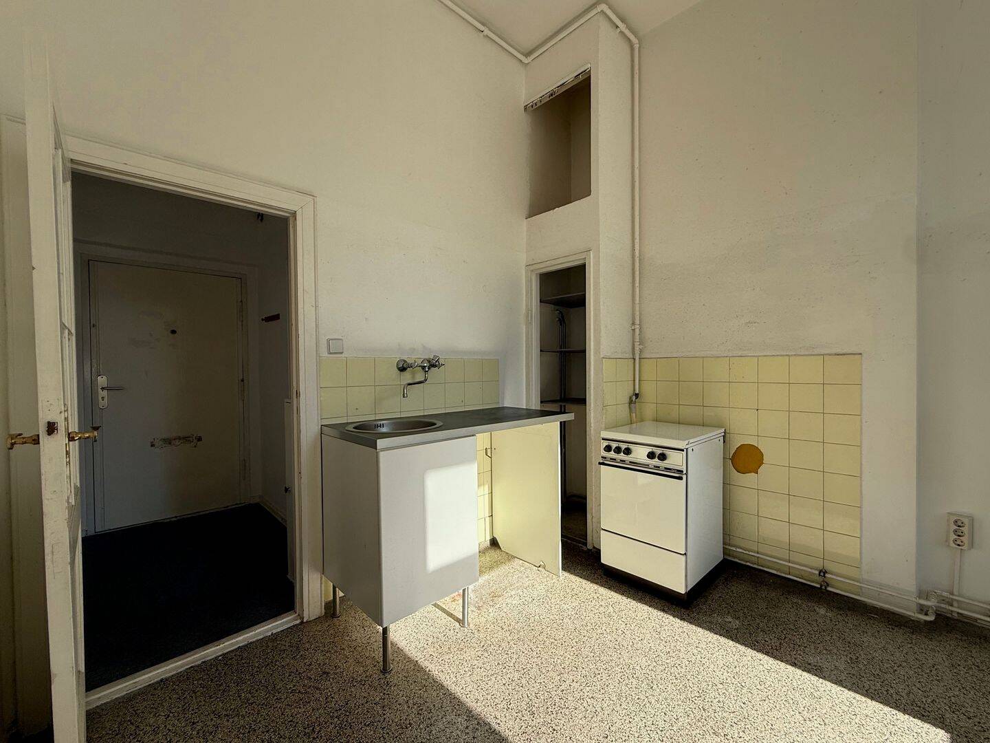 Bezugsfreies 1-Zimmer-Studio-Apartment mit südlicher Hofausrichtung, Toplage von Berlin-Wilmersdorf! – Berlin – Vorschaubild 8