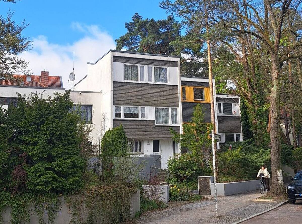 Zur Kapitalanlage: Vermietetes Reihenmittelhaus mit Garten in gefragter Lage – 14163 Berlin – Bild 1 von 8