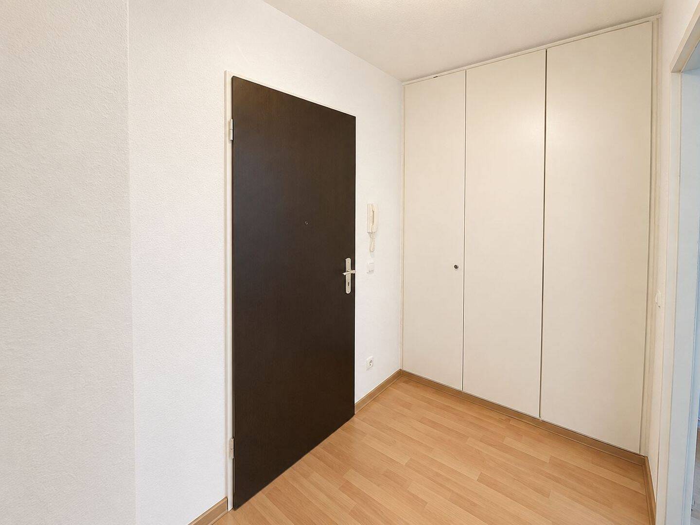Praktisch geschnittene & lichtdurchflutete 2-Raum-Wohnung mit Balkon, Außenjalousien, Personenaufzug – Leipzig – Vorschaubild 9