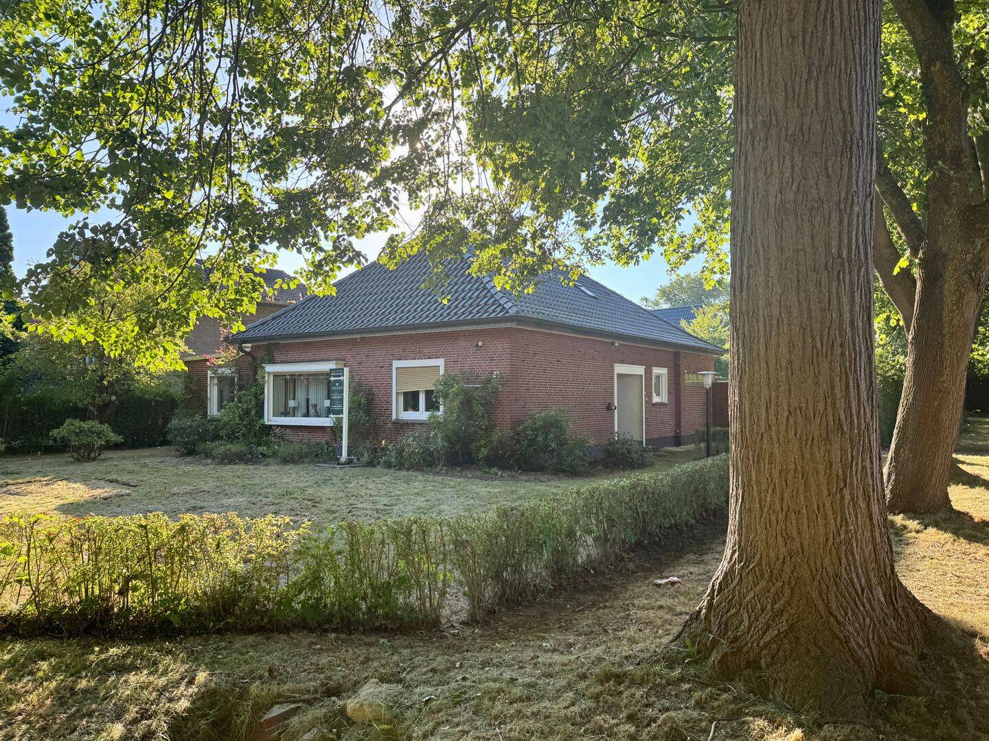 Modernisiertes Einfamilienhaus im Bungalowstil mit Doppelgarage in Rüstersiel – Wilhelmshaven – Vorschaubild 2