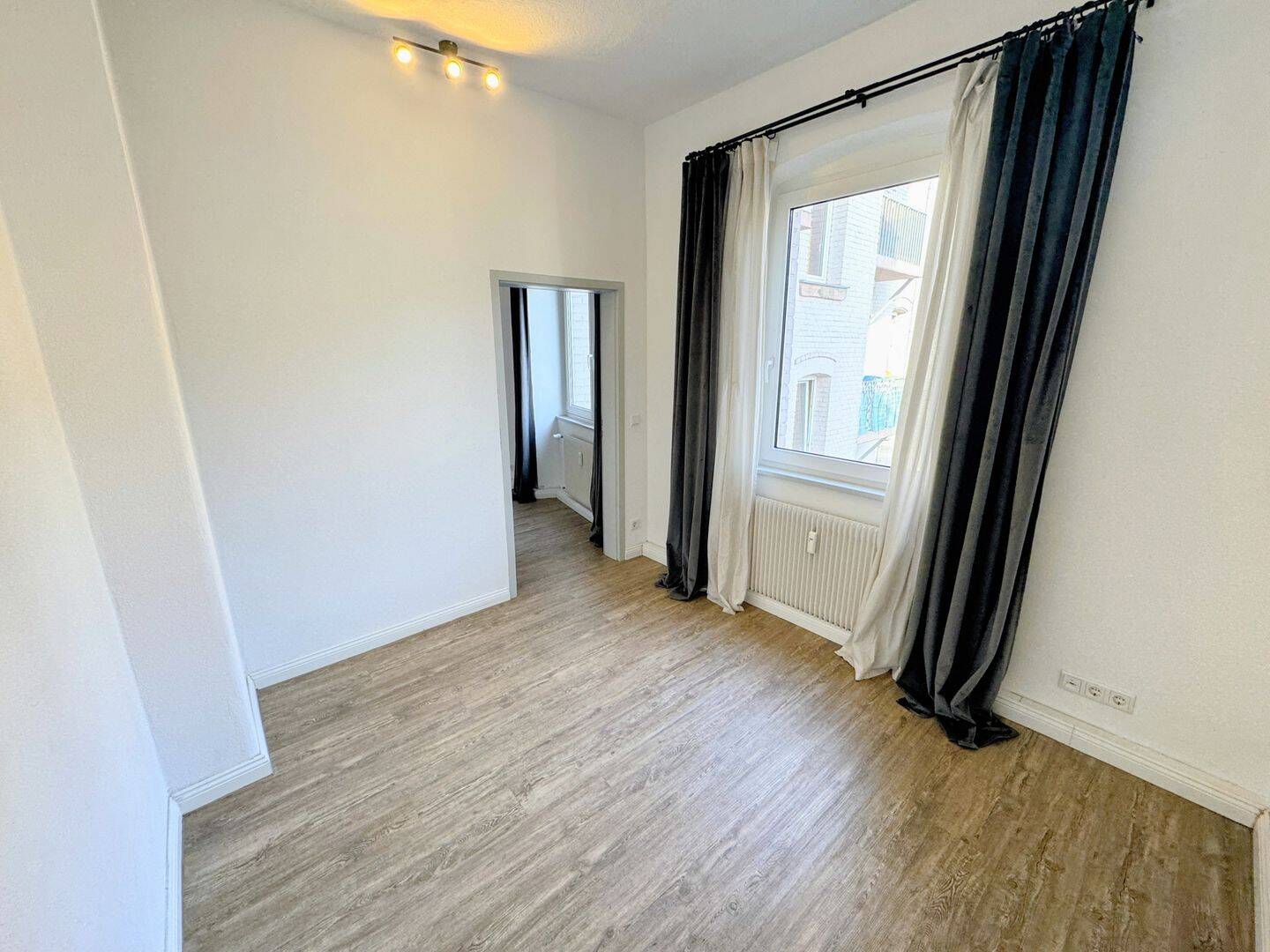 Sanierte 4 Zimmer Wohnung in zentraler Lage mit Balkon – Nürnberg – Vorschaubild 7