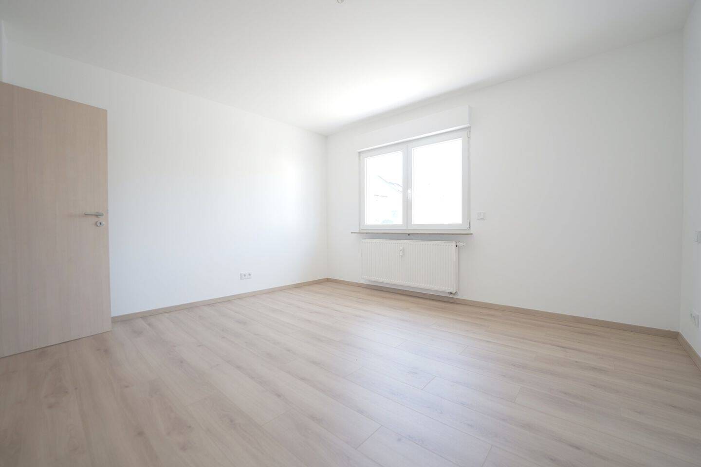 Großzügige Wohnung mit sonniger Terrasse - stilvolles Wohnen in begehrter Lage von Flörsheim-Wicker – Flörsheim – Vorschaubild 7