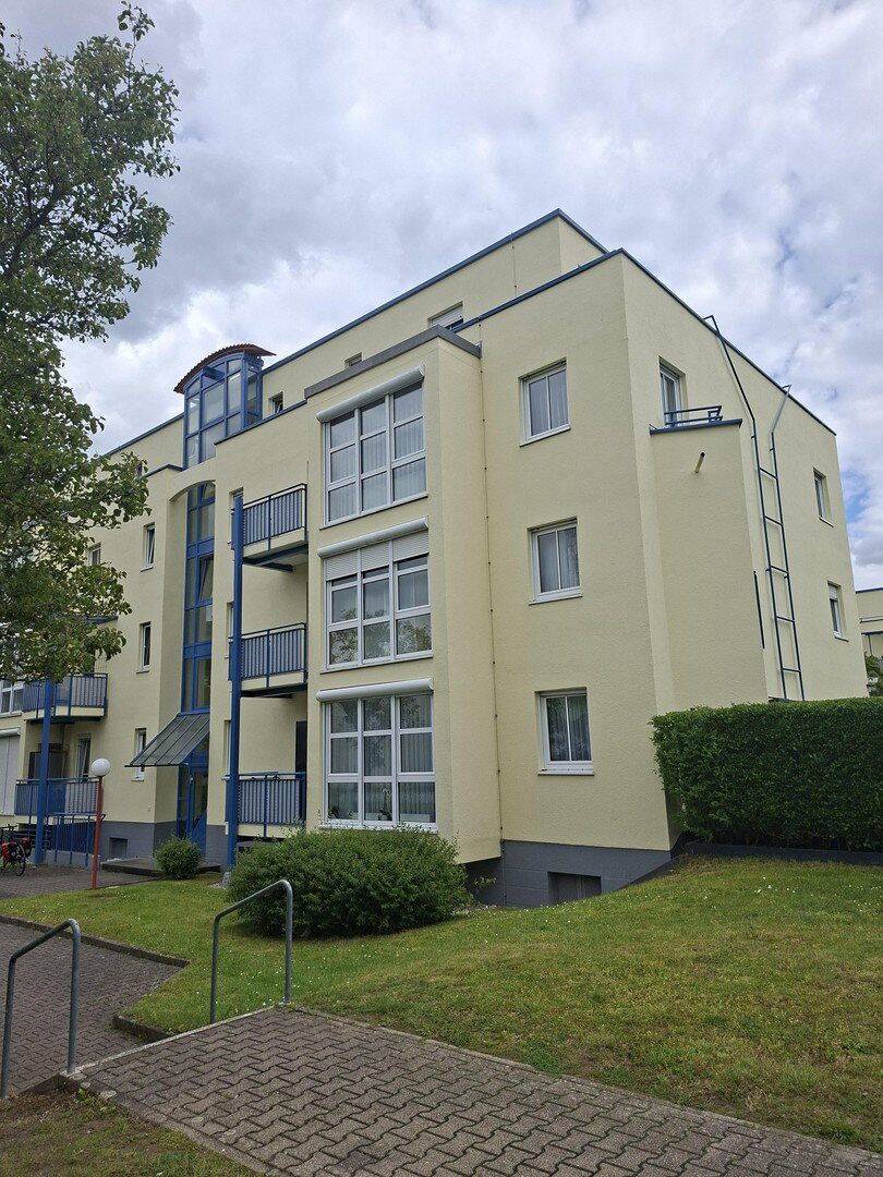 Helle 3-Zimmer Eigentumswohnung mit zwei Balkonen in ruhiger Lage von Karlsruhe-Neureut