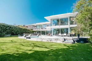 * Exklusive Neubauvilla mit beheiztem Pool in ruhiger und grüner Bestlage am Elbhang *