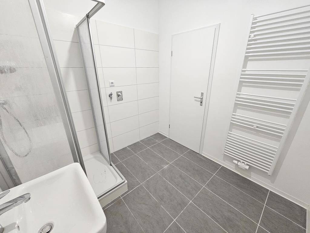 Komplett renovierte Wohnung mit Einbauküche – Chemnitz – Vorschaubild 9
