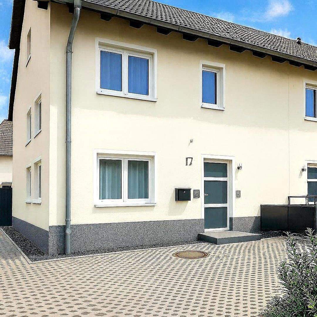 Moderne DHH in Hemer mit Einliegerwohnung - Voll vermietet, attraktive Rendite, top Ausstattung – Hemer – Bild 1 von 9