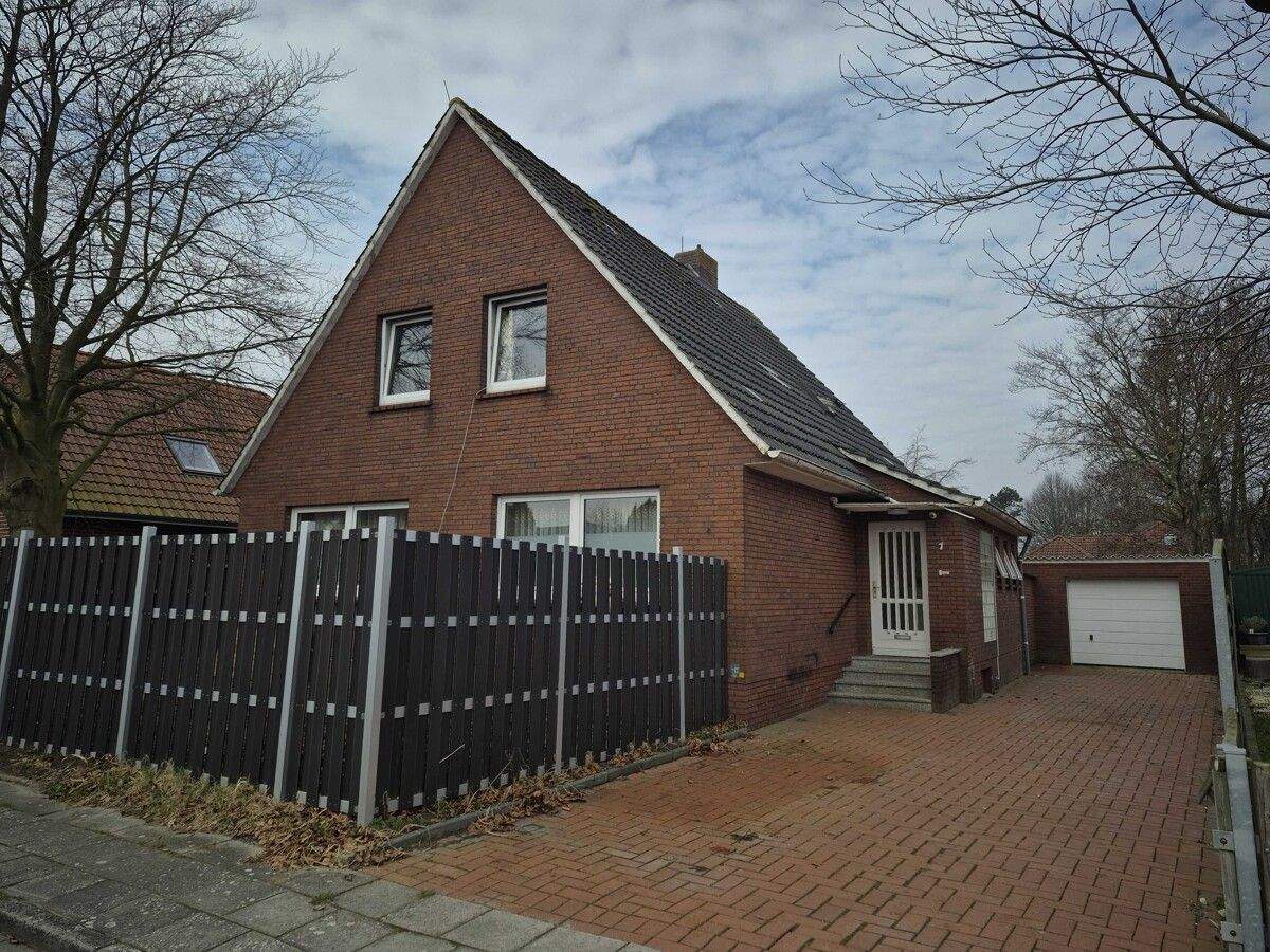 ***Einfamilienhaus mit Garage auf 741 m² Grundstück in Norden***PROVISIONSFREI – Norden – Bild 1 von 8