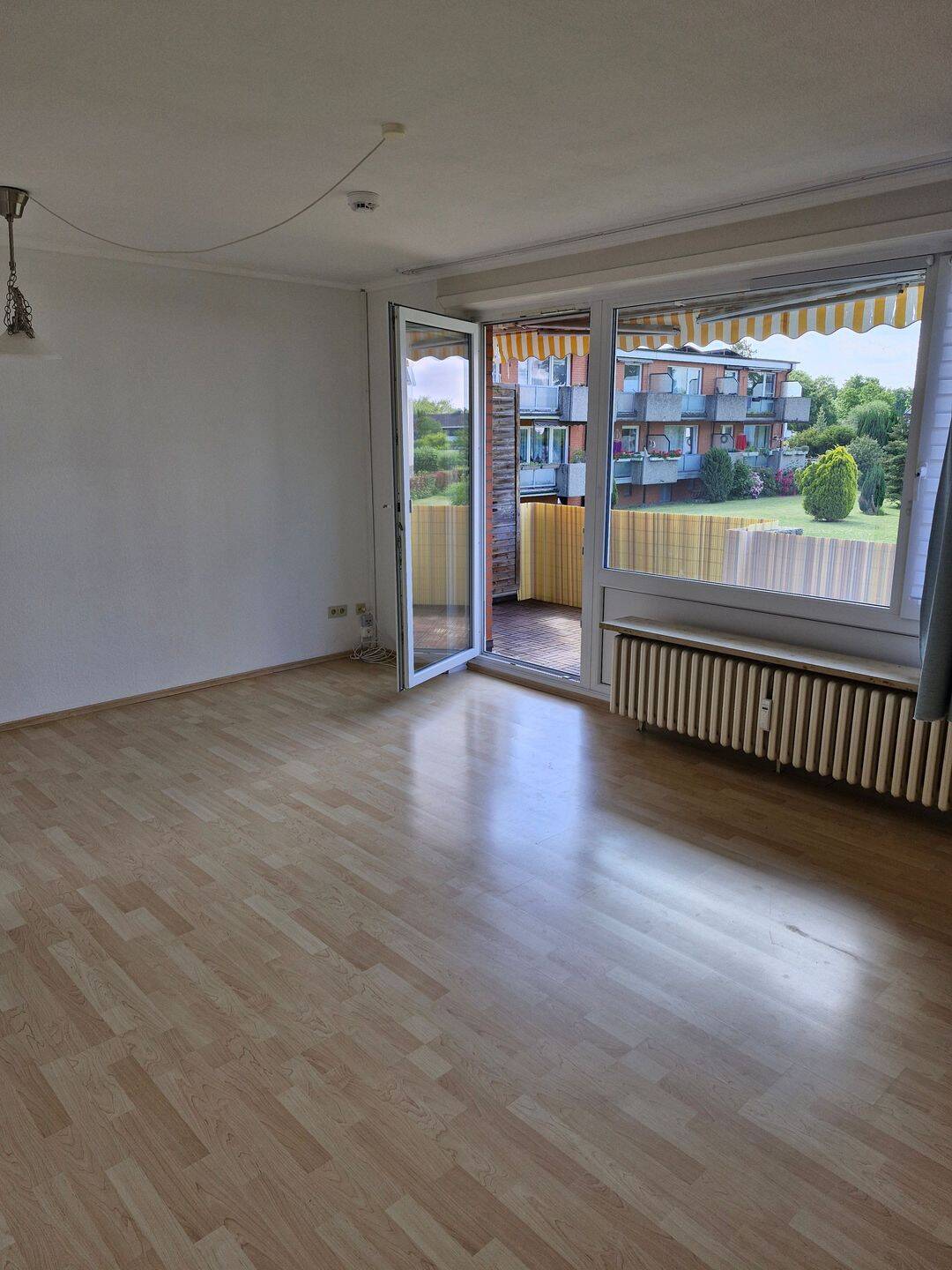 Helle 2,5-Zimmer-Wohnung mit Balkon & Vollbad – Moorwegsiedlung