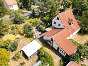 Charmantes Einfamilienhaus mit Einliegerwohnung und großem Garten in begehrter Lage von Hellerau