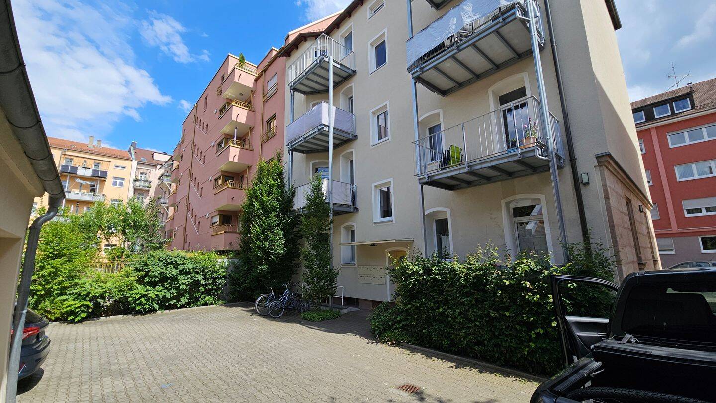 Top Saniert: Sonnige DG Wohnung mit EBK und Riesen Balkon - Rennweg – Nürnberg – Vorschaubild 7