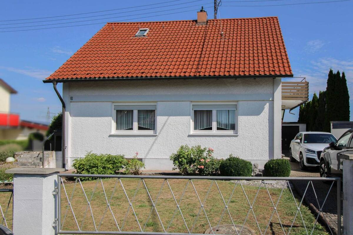 Gepflegtes Einfamilienhaus an Feldrandlage mit schönem Garten in Neu-Ulm Finningen – 89233 Neu-Ulm – Bild 1 von 9