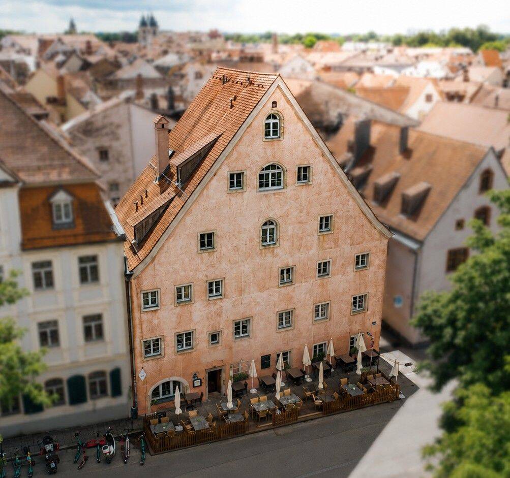 Charmantes, denkmalgeschütztes Wohn- und Geschäftshaus mit unverbaubarem Blick auf die Donau! – Regensburg – Vorschaubild 2