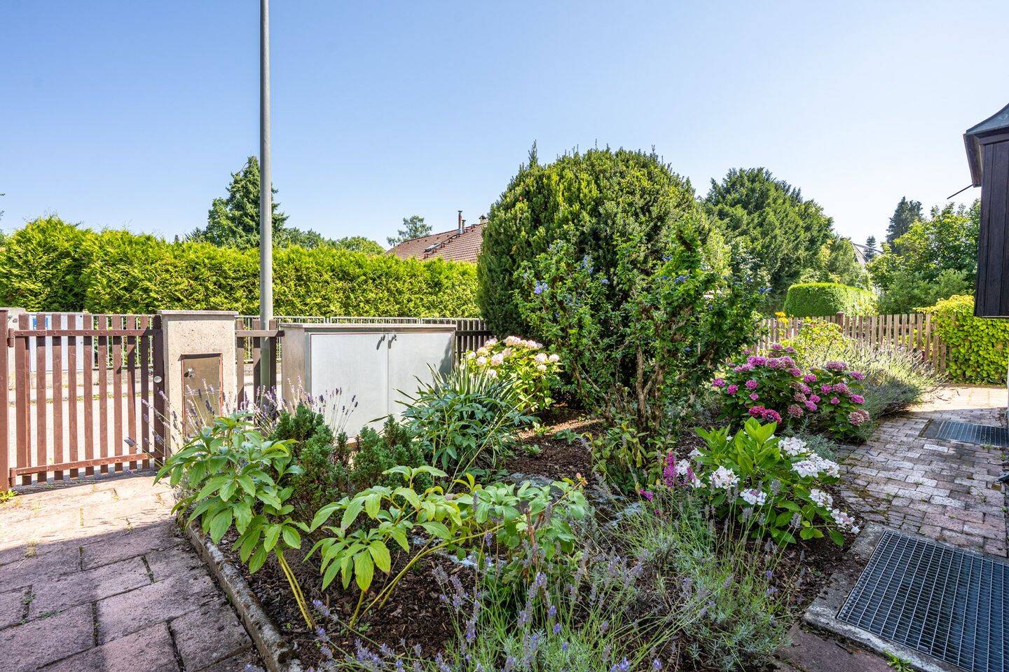 AIGNER - Ruhig wohnen, sonnig leben: Charmante Doppelhaushälfte mit Potenzial und Süd-West-Garten – München – Vorschaubild 3