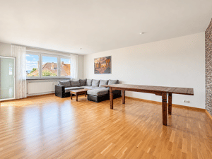 Großzügige Drei-Zimmer-Wohnung mit zwei Balkonen und Stellplatz - Frankfurt Heddernheim – 60439 Frankfurt am Main – Vorschaubild 1