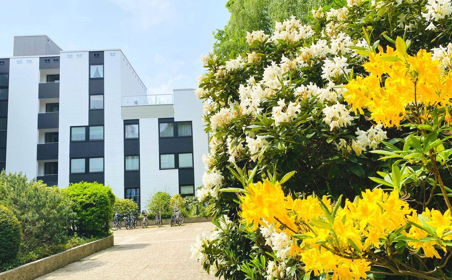 Großzügiges Wohnen: 140 qm sanierte 4,5 Zimmer-ETW in ruhiger Parklage der Georg-Gröning-Straße, Loggia, TG.