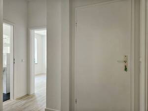 Mit Video: Frisch saniert - 2 Zimmer mit Tageslichtbad und Einbauküche! – 39112 Magdeburg – Vorschaubild 5