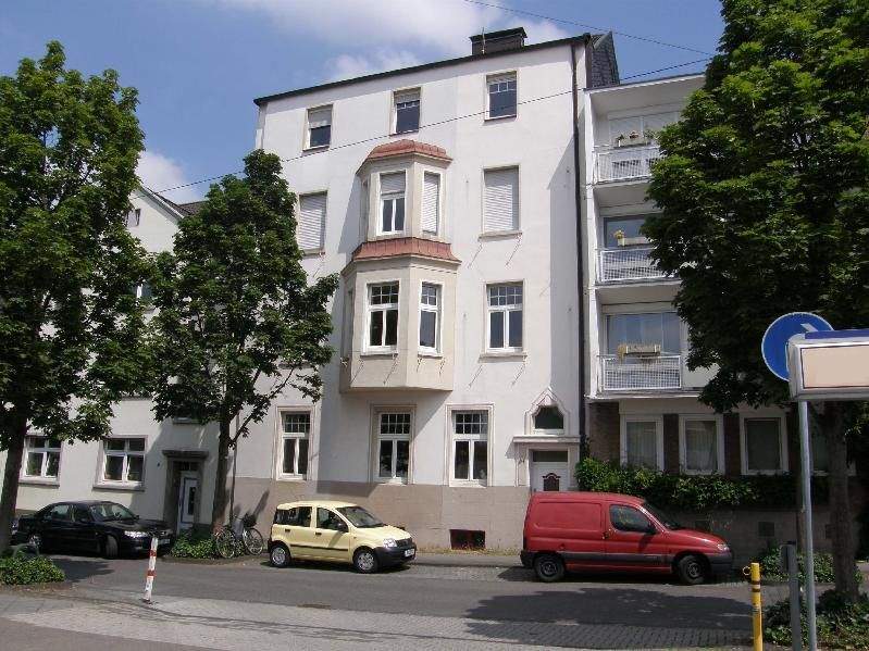 Gute Kapitalanlage in OPLADEN: Vollvermietetes 5-Familienhaus in zentraler Wohnlage