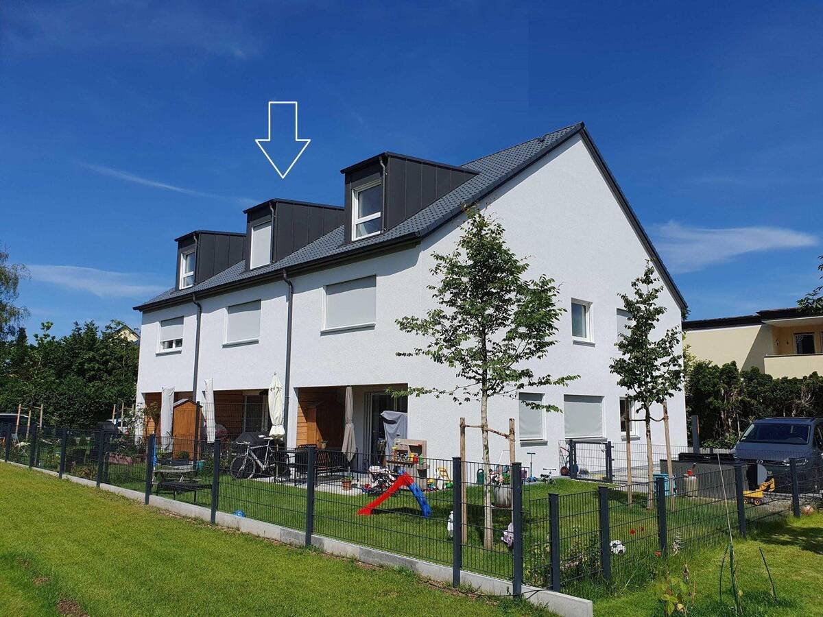 Energiesparend und gesund Wohnen: Neues Holzmassiv-Reihenhaus mit 6 Zimmern in Obermenzing – 81247 München – Bild 1 von 9
