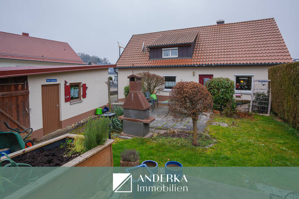Gemütliches Zuhause mit Charakter, Garten und Doppelgarage! – Gundremmingen – Bild 1 von 9