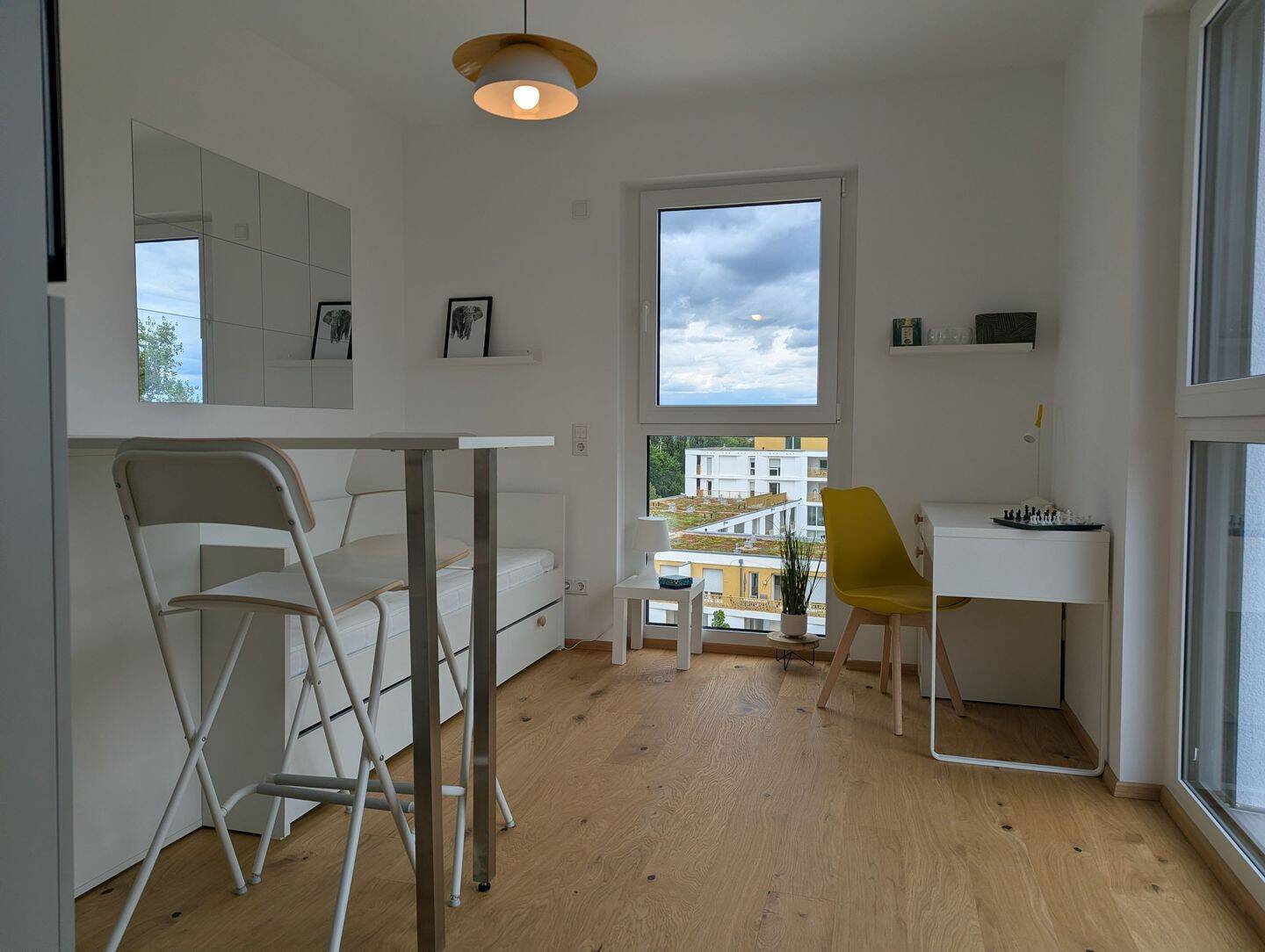 Stilvoll möbliertes & lichtdurchflutetes Studentenapartment direkt an der Uni | 8. Etage, Fernblick – Regensburg – Vorschaubild 6