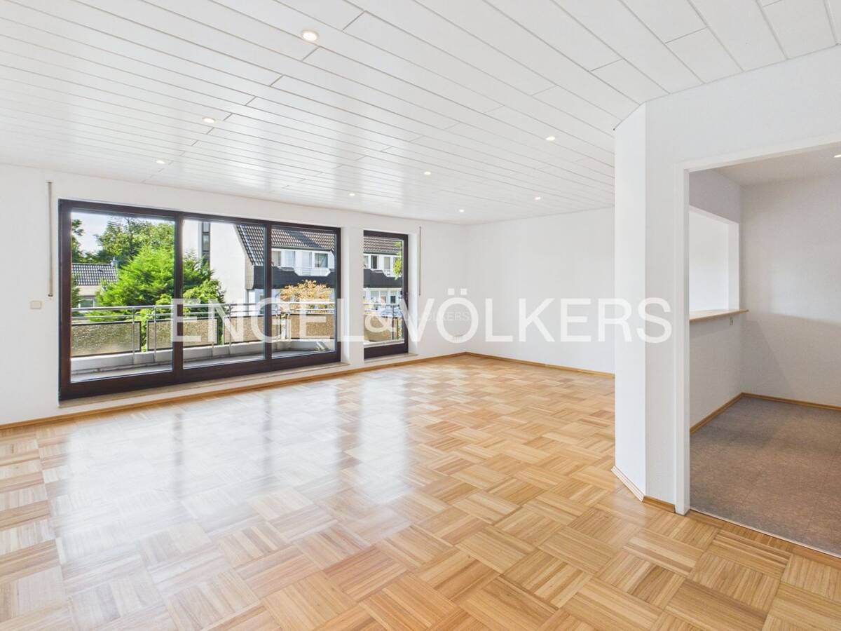 Bezugsfertige ETW mit Aufzug, Carport & Sonnenbalkon in Parklage – 47800 Krefeld – Bild 1 von 9