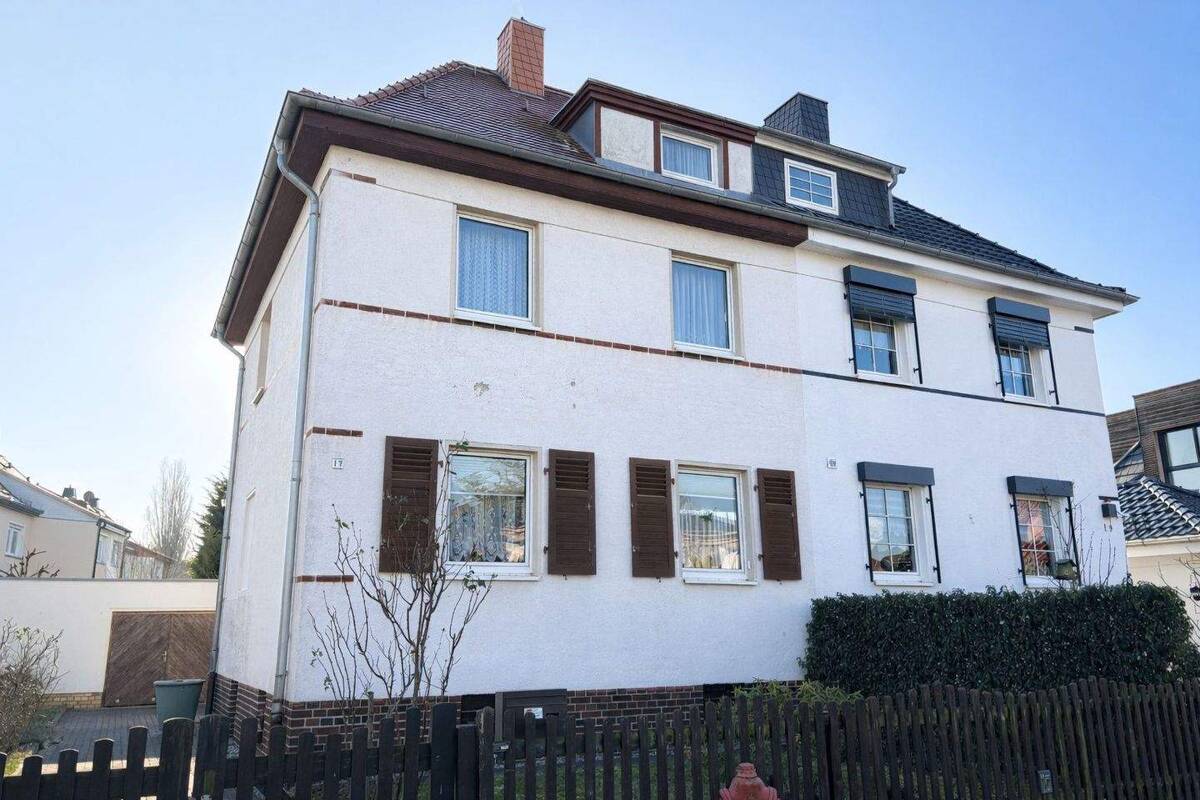 Ihr neues Zuhause mit Potenzial - Doppelhaushälfte mit Garage und Keller – 4288 Leipzig – Bild 1 von 9